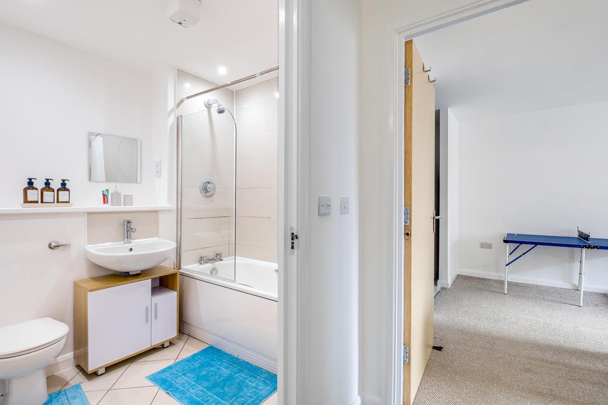 Central Suite Near Mailbox, King Bed, Ping Pong, Netflix, Sleeps 4 Birmingham Exterior photo