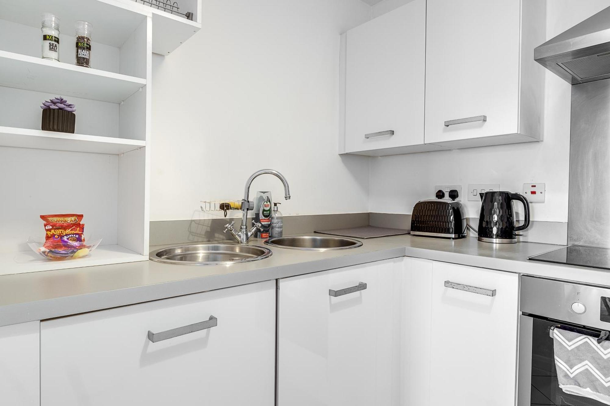 Central Suite Near Mailbox, King Bed, Ping Pong, Netflix, Sleeps 4 Birmingham Exterior photo